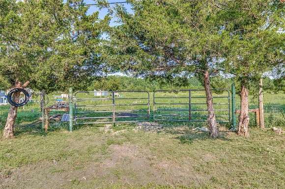 23.8 Acres of Agricultural Land for Sale in Wolfe City, Texas