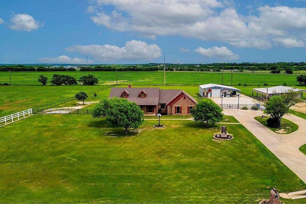 2.5 Acres of Residential Land with Home for Sale in Sanger, Texas
