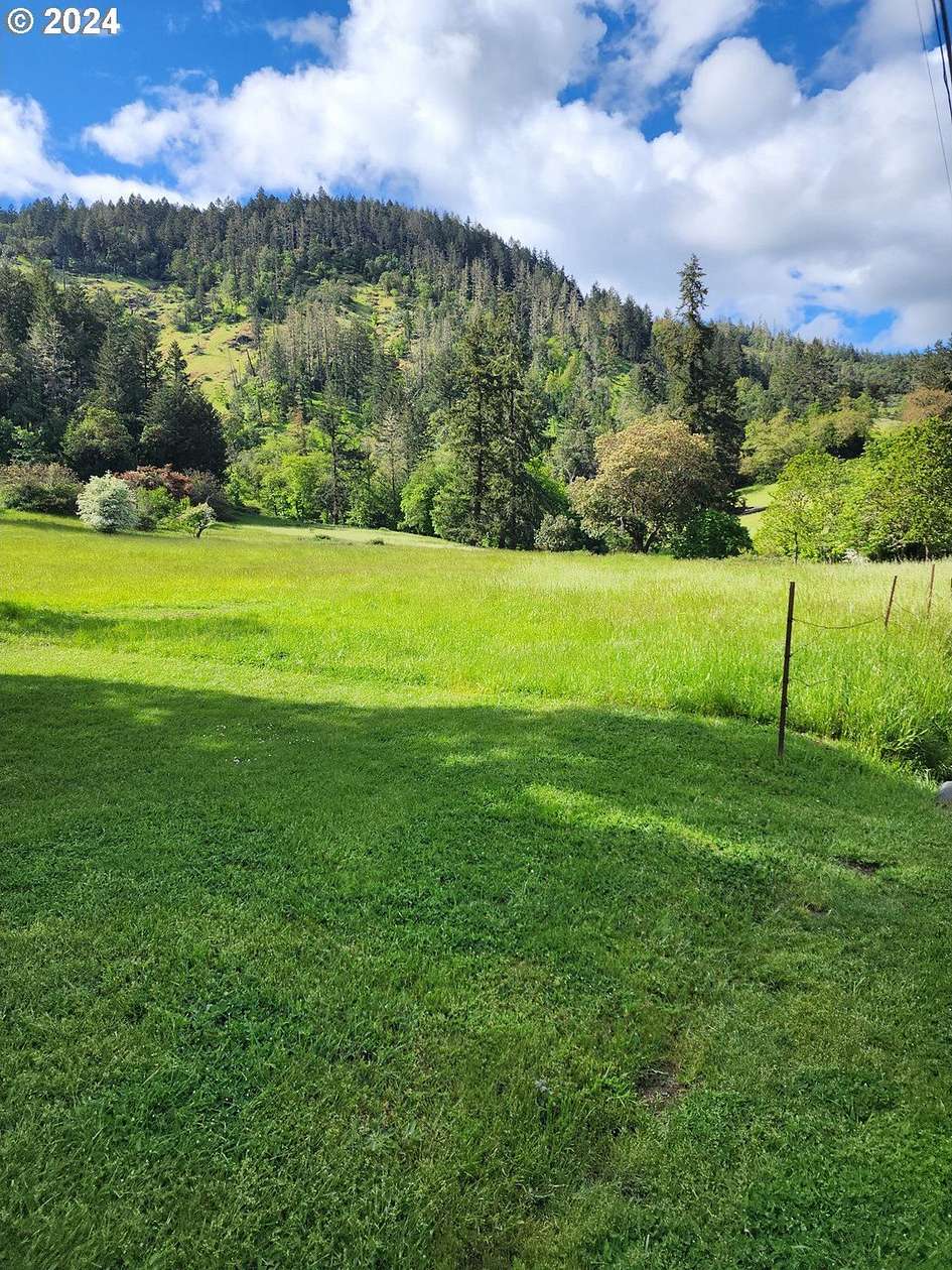 18 Acres of Land for Sale in Myrtle Creek, Oregon