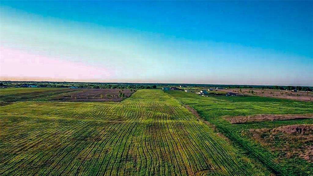 21.9 Acres of Land for Sale in Grandview, Texas