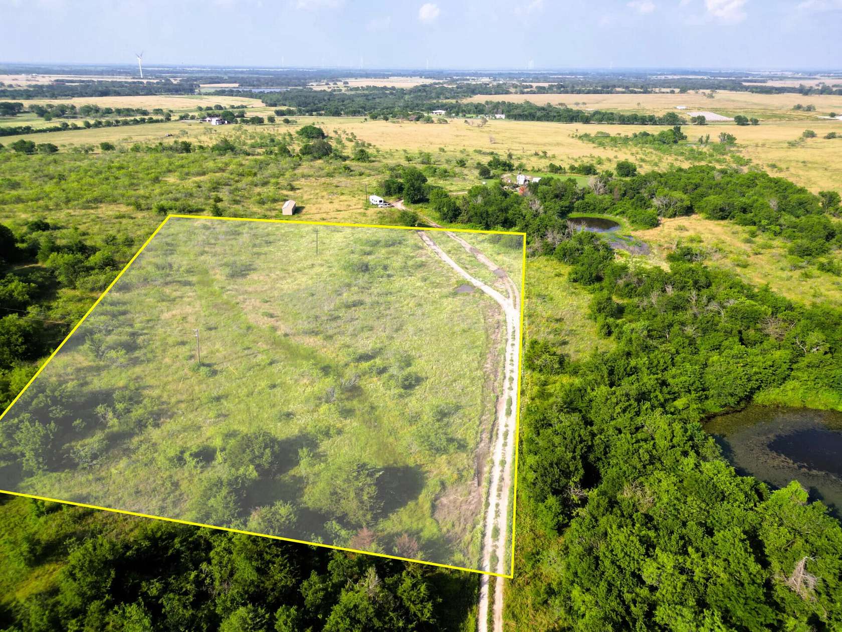 5 Acres of Land for Sale in Hubbard, Texas