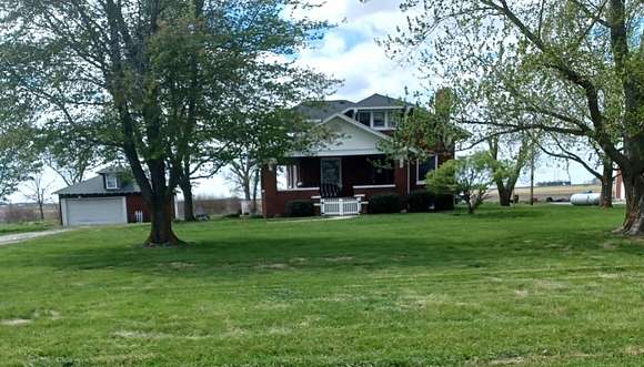 2.5 Acres of Residential Land with Home for Sale in Villa Grove, Illinois