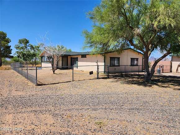 31.2 Acres of Land with Home for Sale in Golden Valley, Arizona