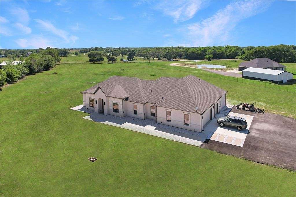 4 Acres of Residential Land with Home for Sale in Wills Point, Texas