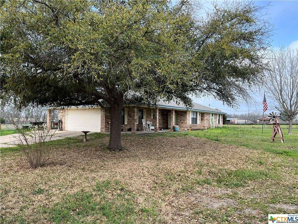 5 Acres of Residential Land with Home for Sale in Eddy, Texas