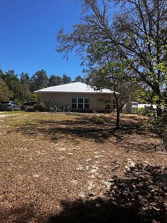 2.1 Acres of Residential Land with Home for Sale in Bell, Florida