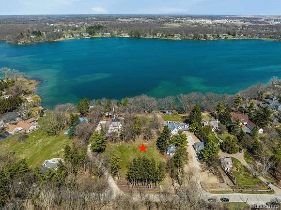 0.96 Acres of Residential Land for Sale in Lake Angelus, Michigan