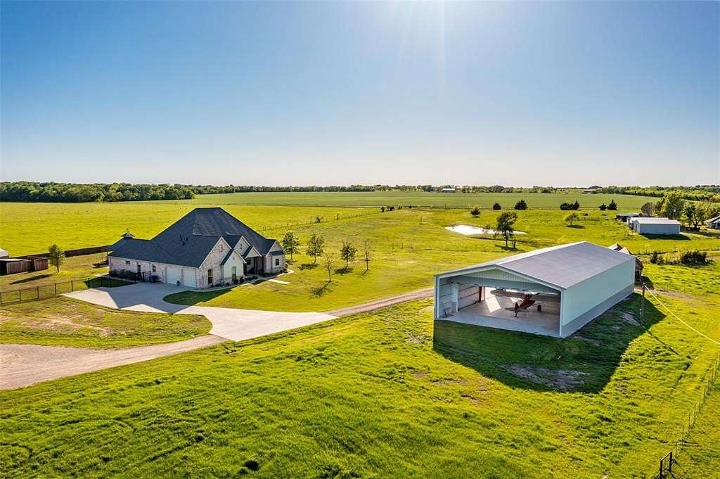 37 Acres of Agricultural Land with Home for Sale in Van Alstyne, Texas