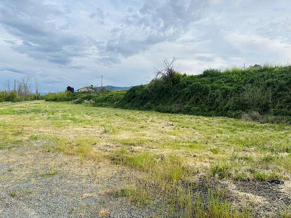0.8 Acres of Mixed-Use Land for Sale in Phoenix, Oregon