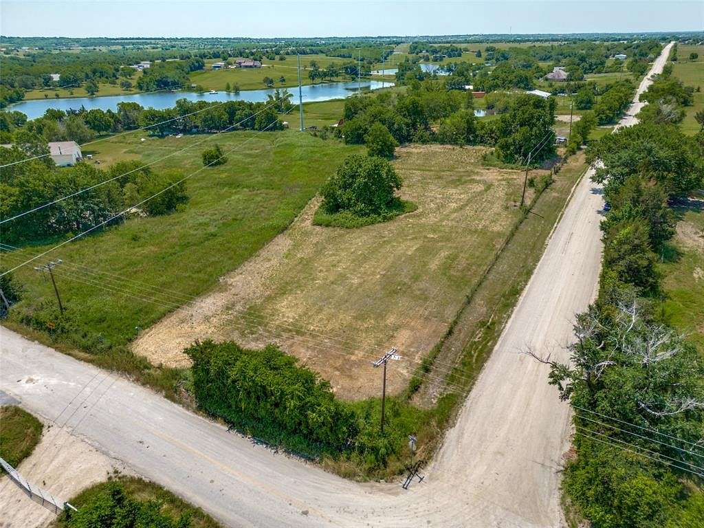 2 Acres of Residential Land for Sale in Farmersville, Texas