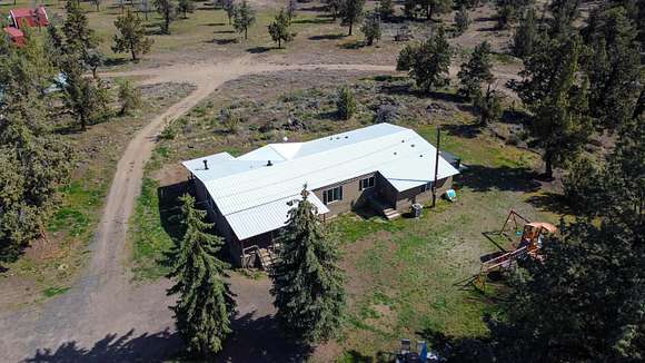 2.6 Acres of Residential Land with Home for Sale in Redmond, Oregon