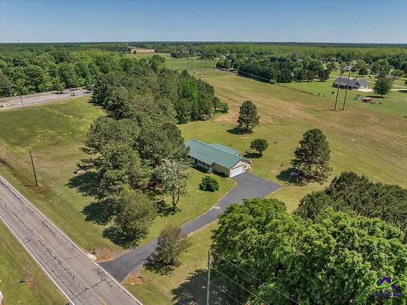 17.7 Acres of Land with Home for Sale in Byron, Georgia