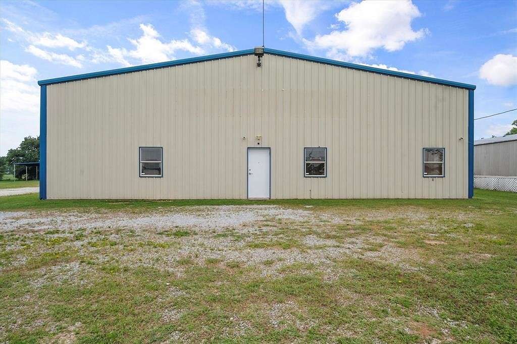 4 Acres of Commercial Land for Sale in Fairfield, Texas