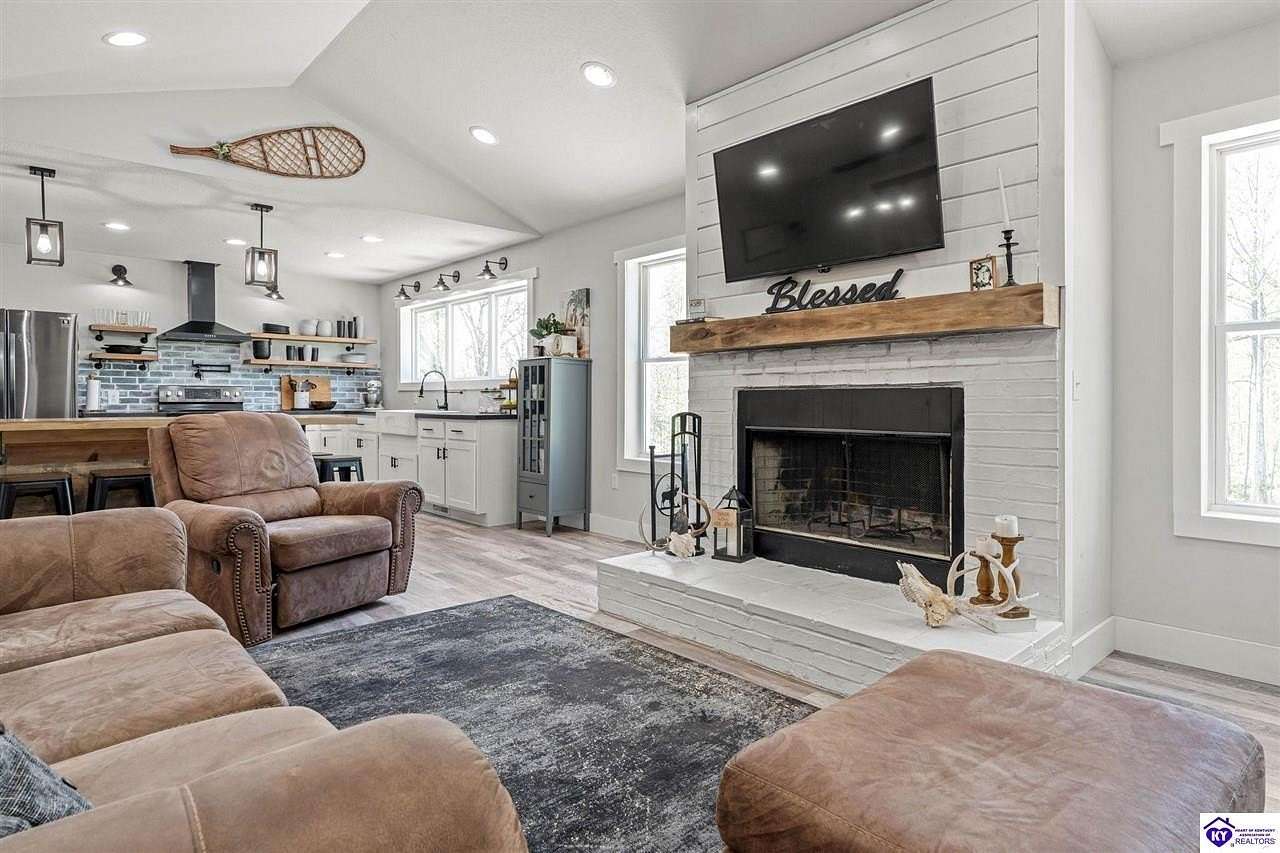 23.9 Acres of Recreational Land with Home for Sale in Elizabethtown, Kentucky