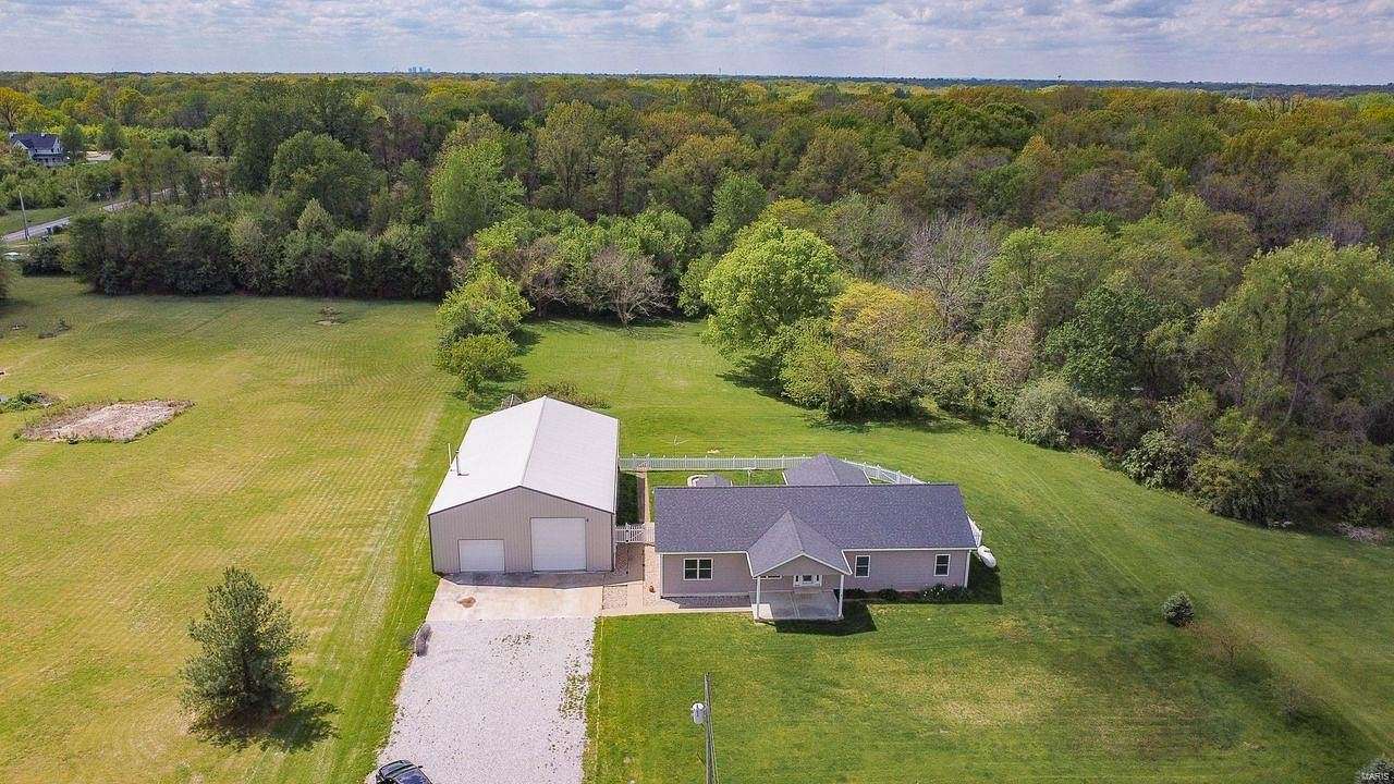 2 Acres of Residential Land with Home for Sale in Collinsville, Illinois