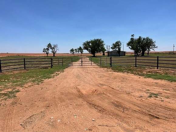 5 Acres of Residential Land with Home for Sale in Rotan, Texas