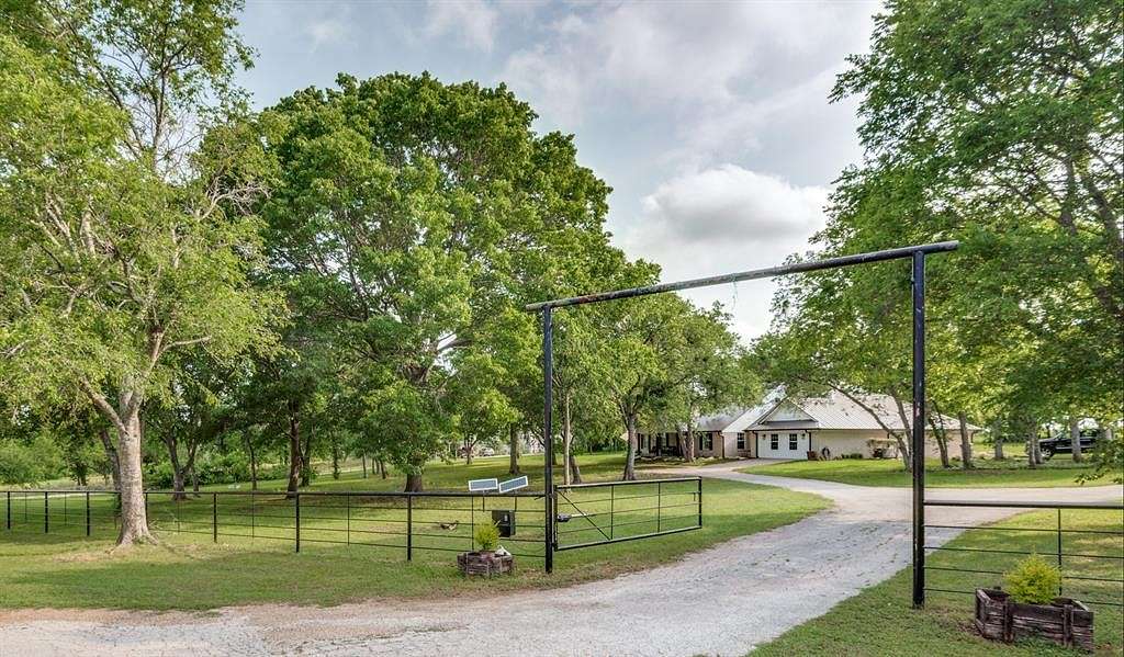 4.7 Acres of Residential Land with Home for Sale in Waxahachie, Texas