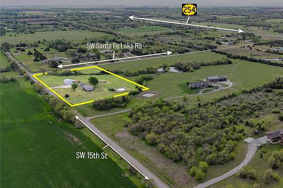 5.1 Acres of Residential Land with Home for Auction in Towanda, Kansas