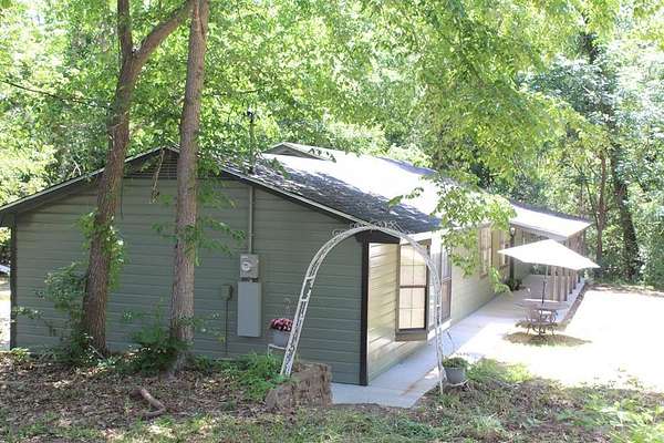 4.41 Acres of Residential Land with Home for Sale in Palestine, Texas