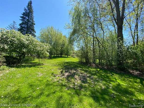 0.67 Acres of Residential Land for Sale in Bloomfield Hills, Michigan