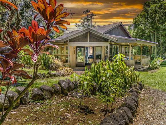 2.8 Acres of Residential Land with Home for Sale in Haʻikū, Hawaii