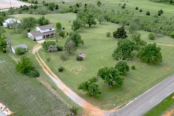 10 Acres of Residential Land with Home for Sale in Blanchard, Oklahoma