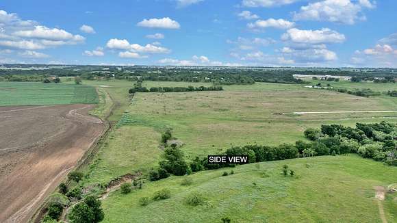 10 Acres of Land for Sale in Abbott, Texas