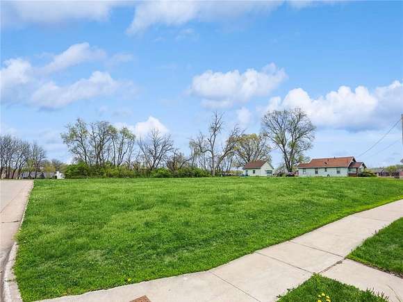 2.3 Acres of Residential Land with Home for Sale in Des Moines, Iowa