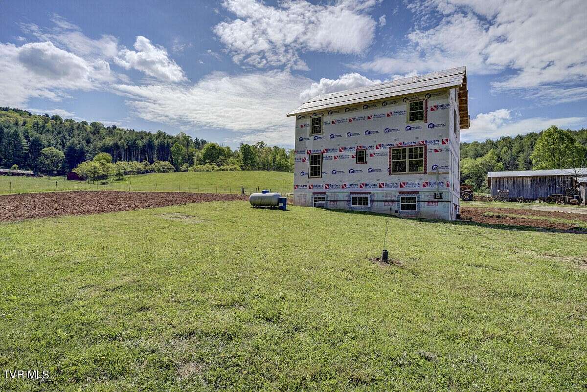 16.9 Acres of Land with Home for Sale in Laurel Bloomery, Tennessee