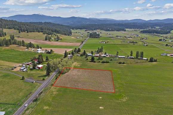 3 Acres of Residential Land for Sale in Chattaroy, Washington
