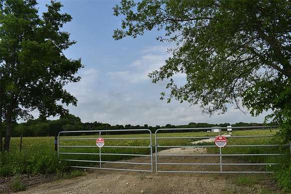 14 Acres of Land for Sale in Italy, Texas