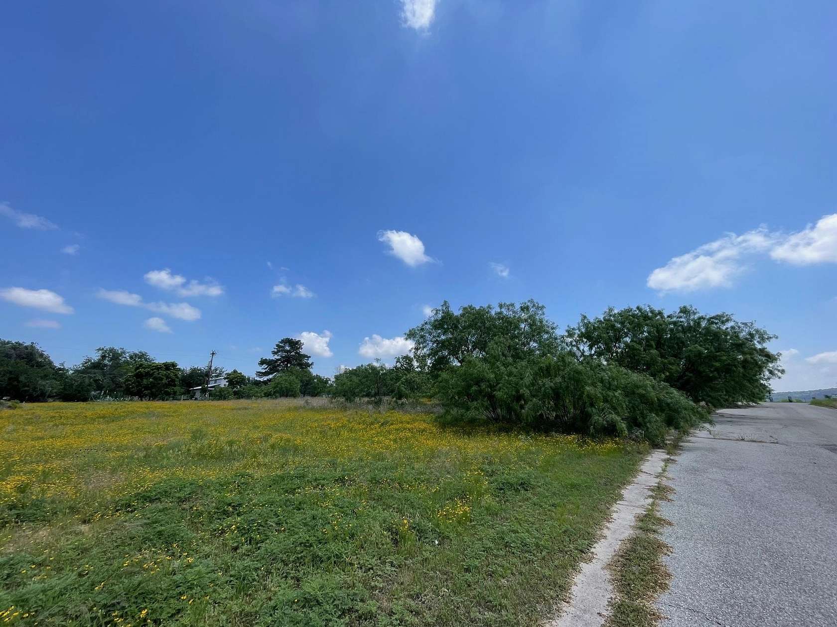0.85 Acres of Residential Land for Sale in Kingsland, Texas