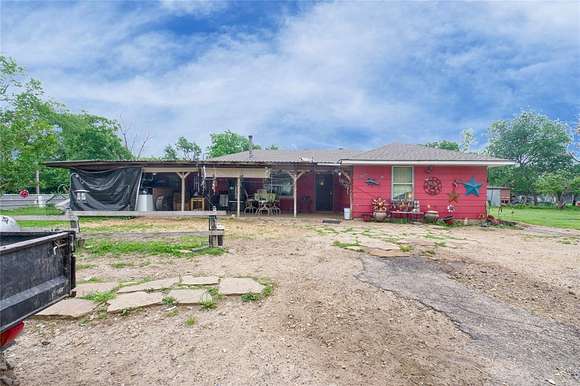 9 Acres of Improved Mixed-Use Land for Sale in Quinlan, Texas