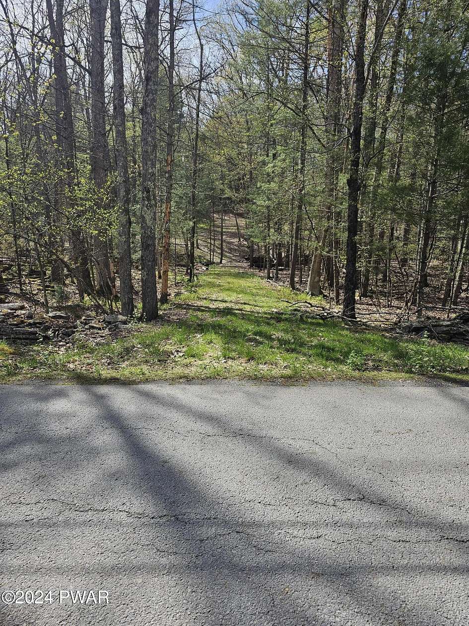 2.5 Acres of Residential Land for Sale in Hawley, Pennsylvania