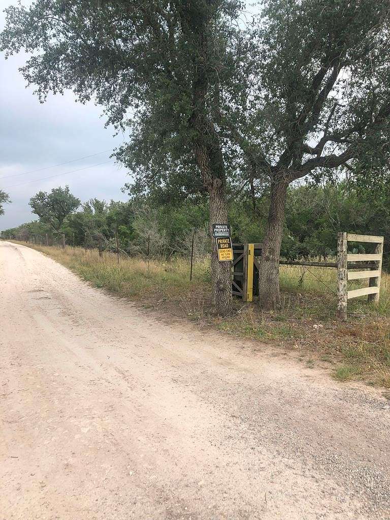 10 Acres of Residential Land for Sale in Beeville, Texas