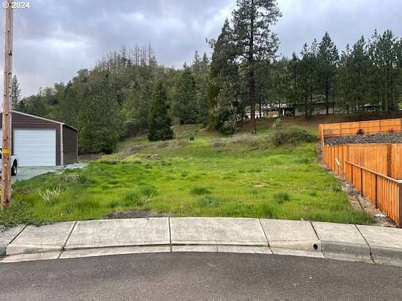 0.26 Acres of Residential Land for Sale in Canyonville, Oregon