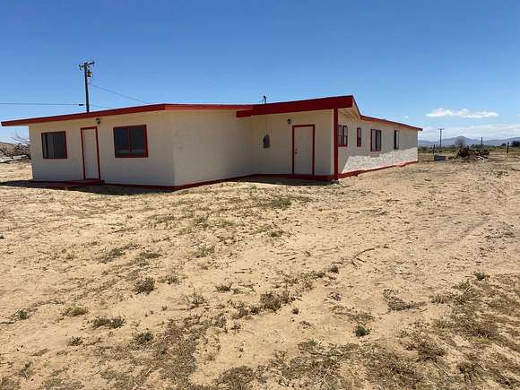 23.9 Acres of Land with Home for Sale in Hinkley, California