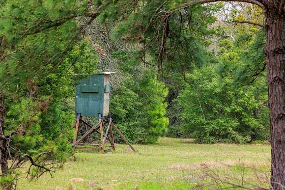 100.147 Acres of Land with Home for Sale in Red Rock, Texas