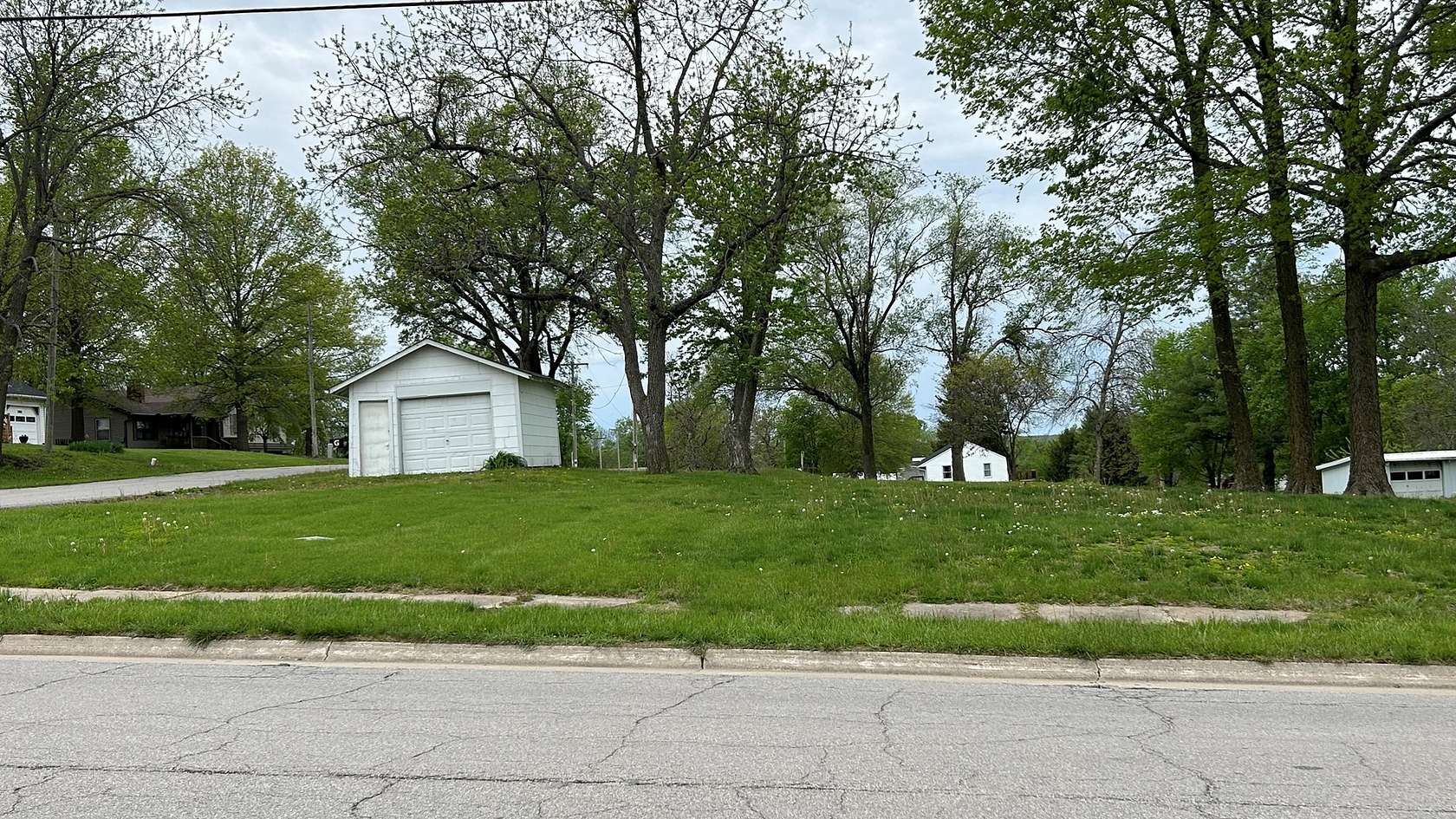 0.34 Acres of Residential Land for Sale in Bethany, Missouri
