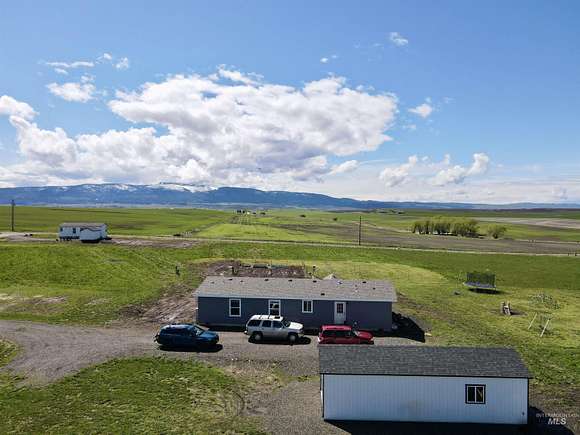 7.597 Acres of Residential Land with Home for Sale in Grangeville, Idaho