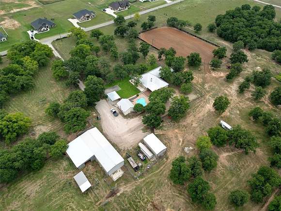 13.4 Acres of Land with Home for Sale in Paradise, Texas