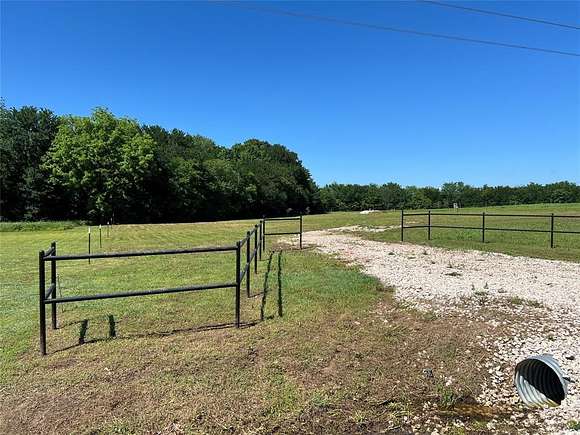 2 Acres of Residential Land for Sale in Collinsville, Texas