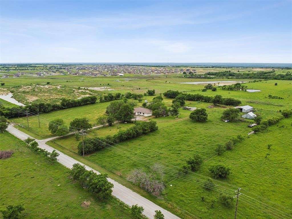 10.011 Acres of Land with Home for Sale in New Fairview, Texas