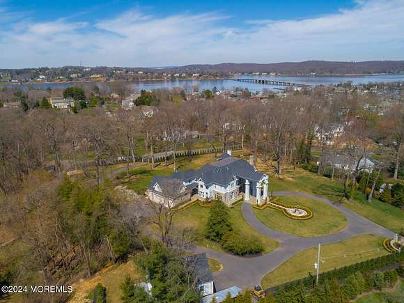 3.1 Acres of Residential Land with Home for Sale in Rumson, New Jersey