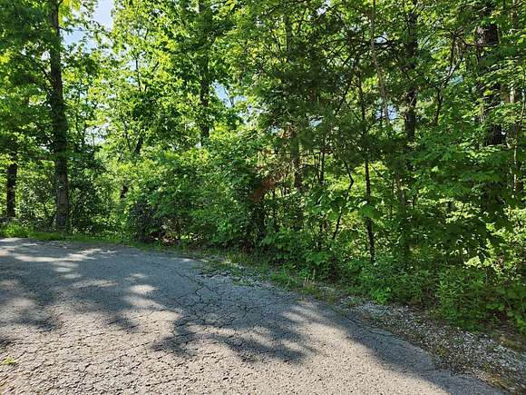 1 Acre of Land for Sale in Burnside, Kentucky