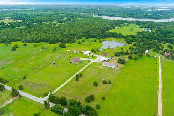 15 Acres of Land with Home for Sale in Valley View, Texas