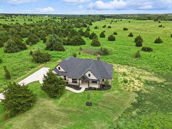 2.827 Acres of Residential Land with Home for Sale in Milford, Texas