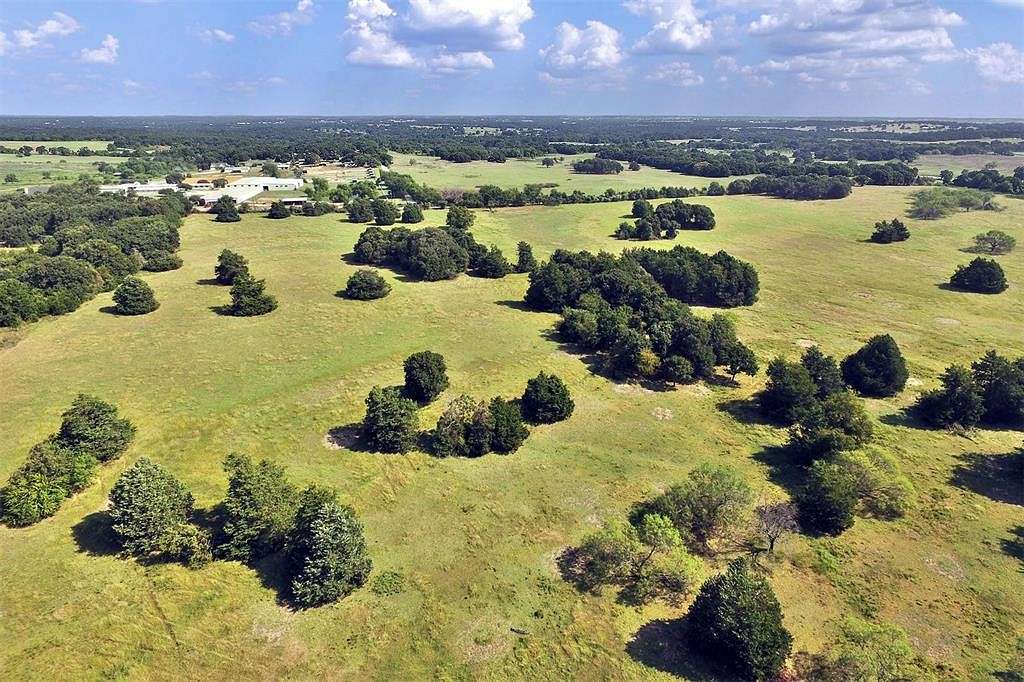 10 Acres of Land for Sale in Aubrey, Texas