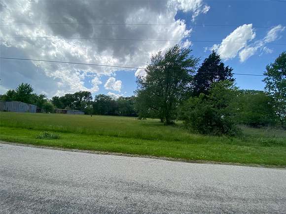 2.1 Acres of Mixed-Use Land for Sale in Nokomis, Illinois