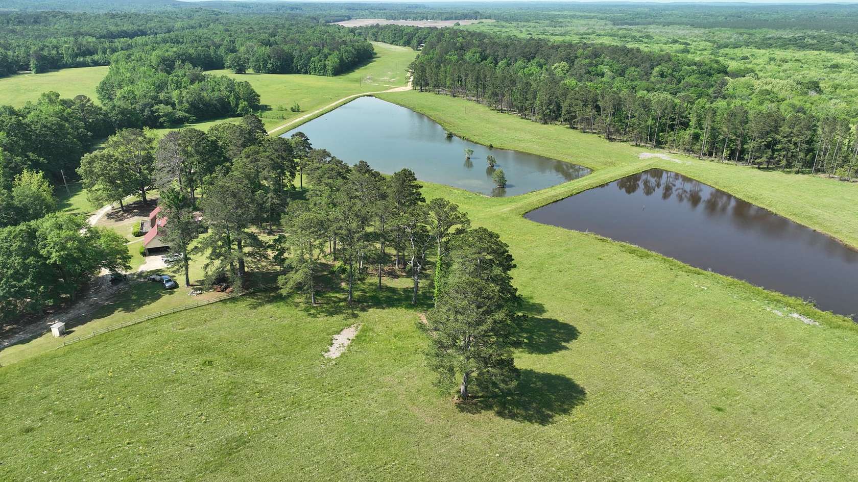 887 Acres of Land with Home for Sale in Smuteye, Alabama